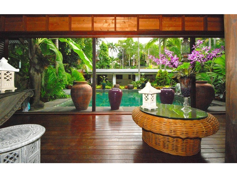 11 Buchan Street, Palm Cove QLD 4879