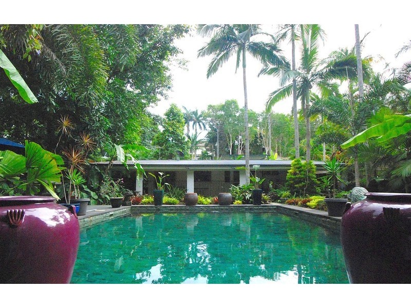 11 Buchan Street, Palm Cove QLD 4879