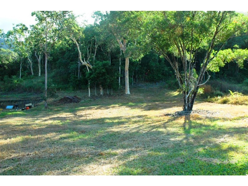 7 Retreat Close, Palm Cove QLD 4879