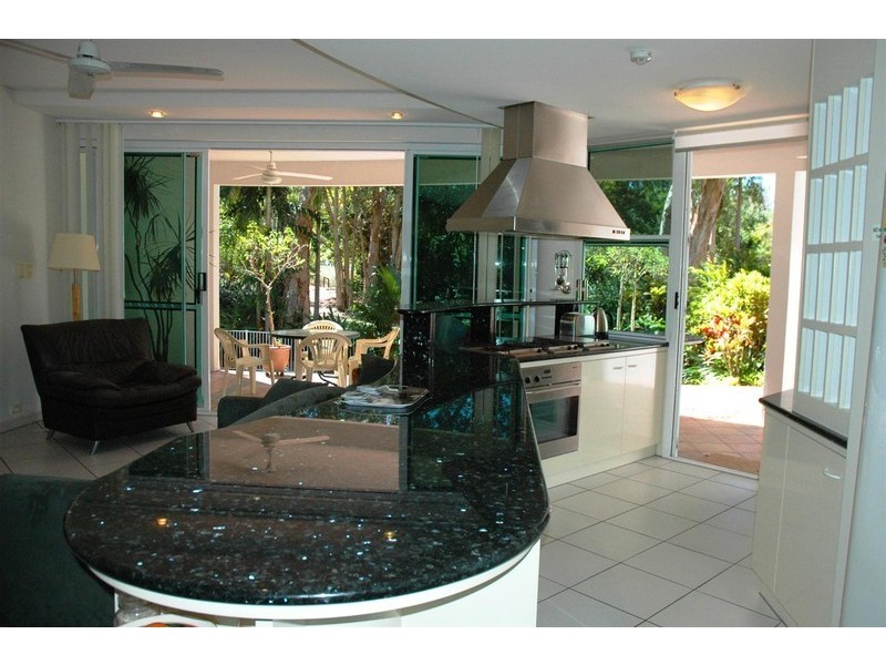 2/2 Deauville Close, Yorkeys Knob QLD 4878