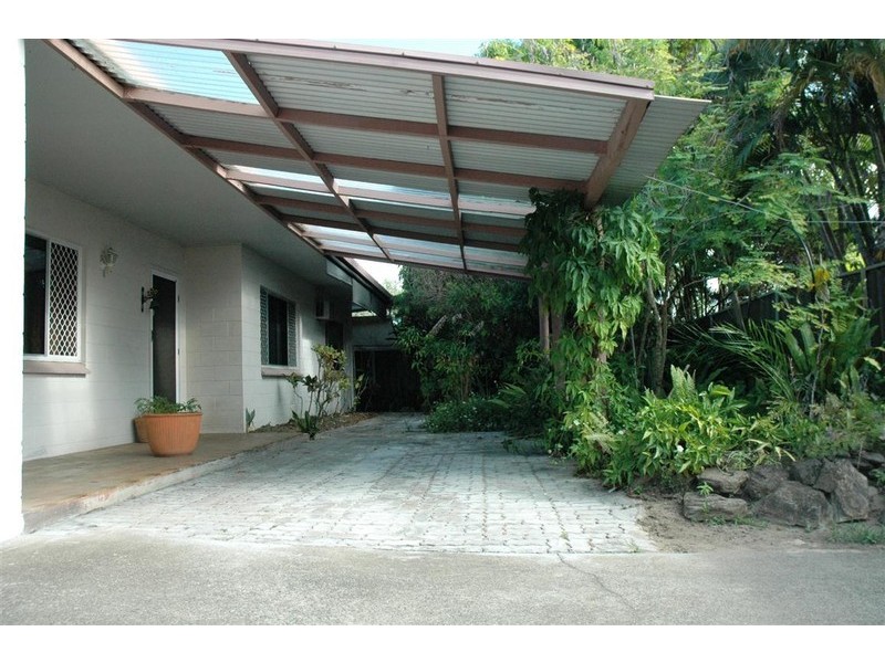 40 Oleander Street, Holloways Beach QLD 4878