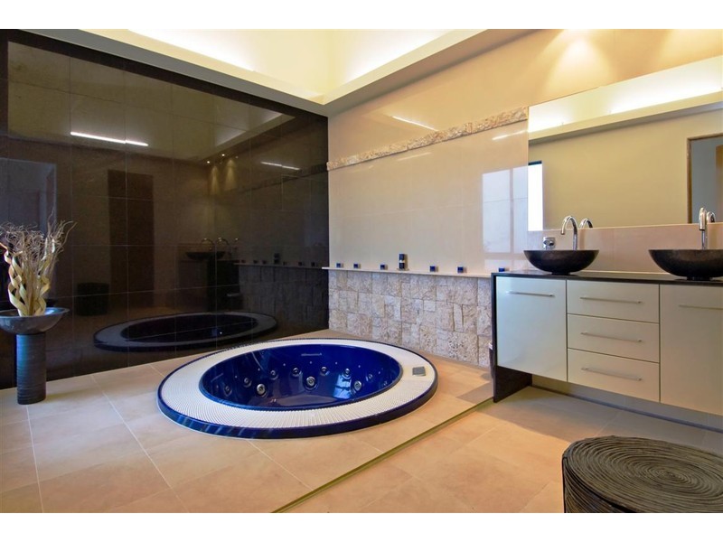 18 Savannah Street, Palm Cove QLD 4879