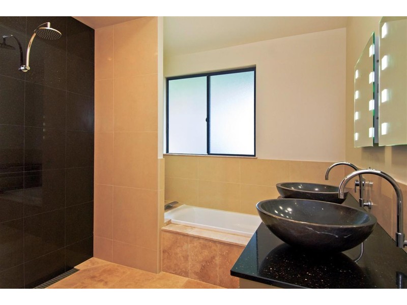 18 Savannah Street, Palm Cove QLD 4879