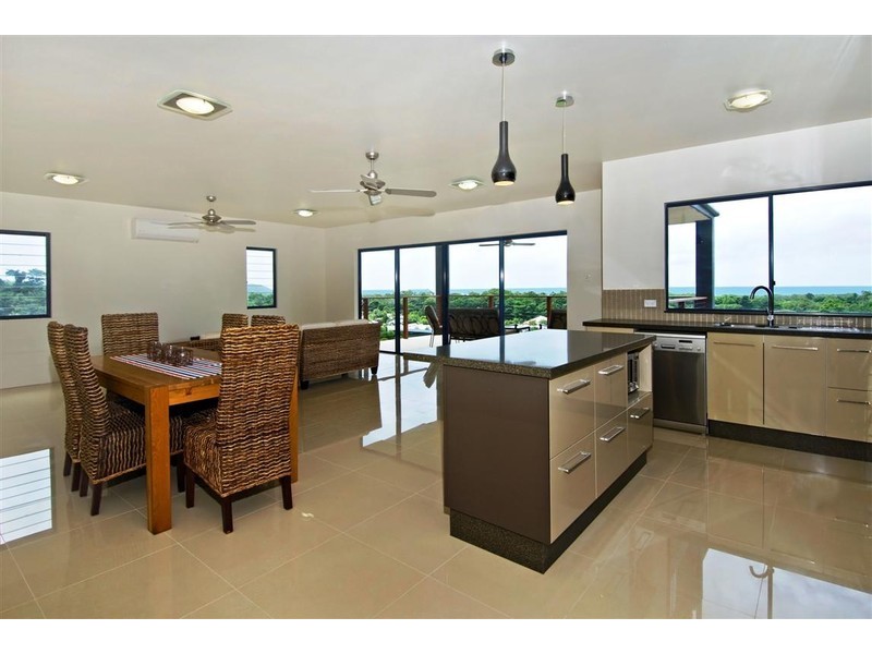 18 Savannah Street, Palm Cove QLD 4879