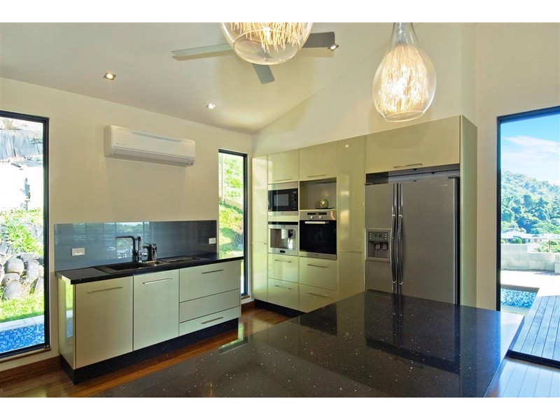 18 Savannah Street, Palm Cove QLD 4879