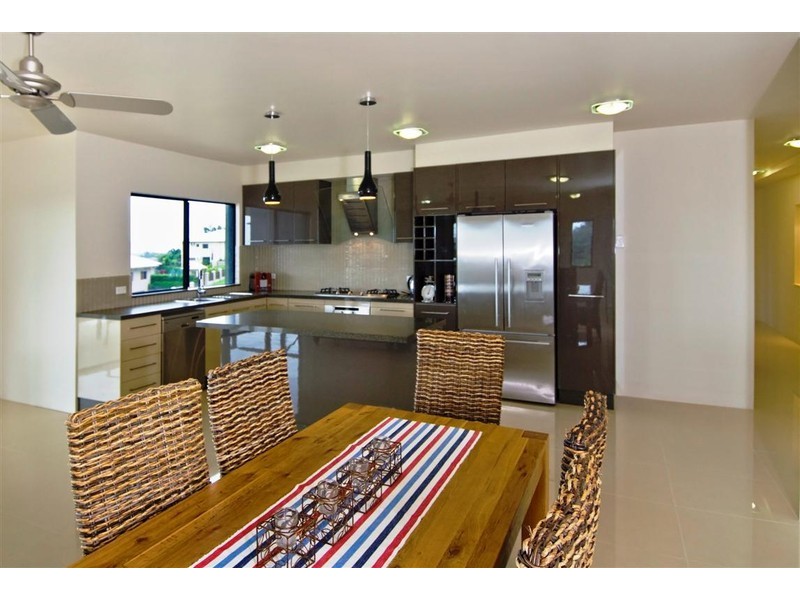 18 Savannah Street, Palm Cove QLD 4879
