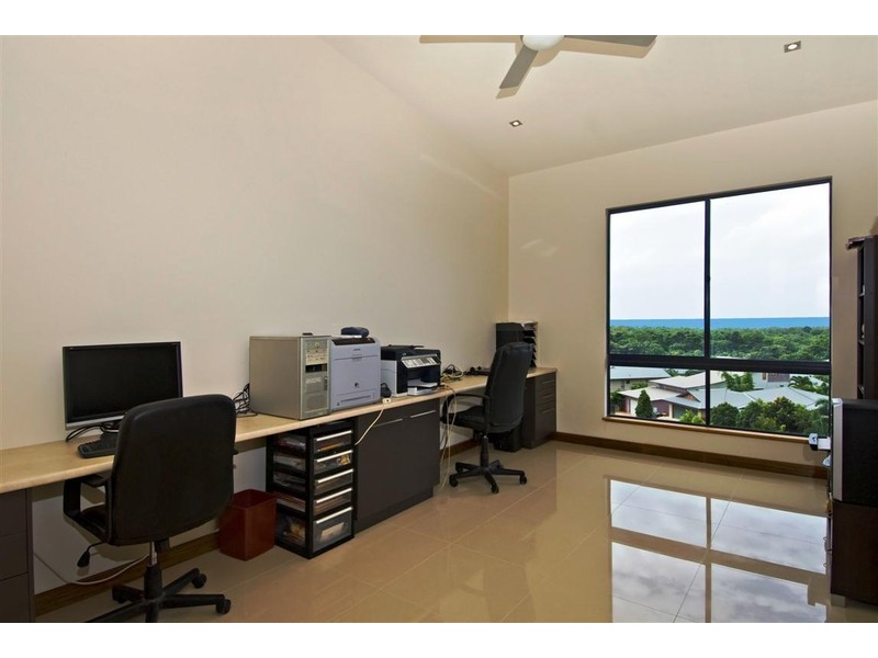 18 Savannah Street, Palm Cove QLD 4879