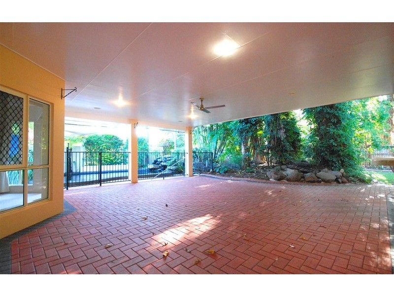 1 Whitehaven Court, Clifton Beach QLD 4879