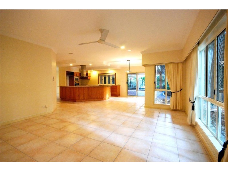 1 Whitehaven Court, Clifton Beach QLD 4879