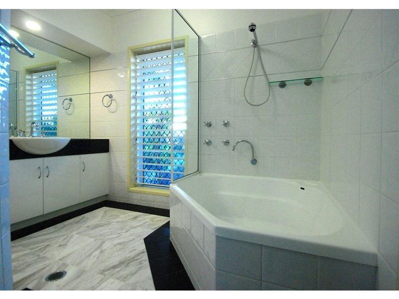 1 Whitehaven Court, Clifton Beach QLD 4879