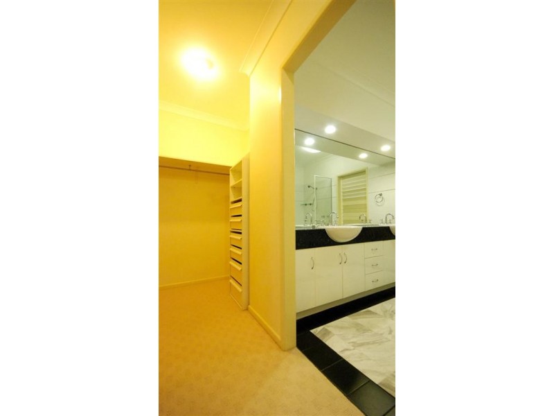 1 Whitehaven Court, Clifton Beach QLD 4879