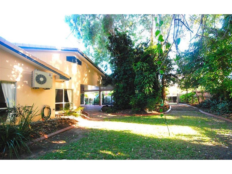 1 Whitehaven Court, Clifton Beach QLD 4879