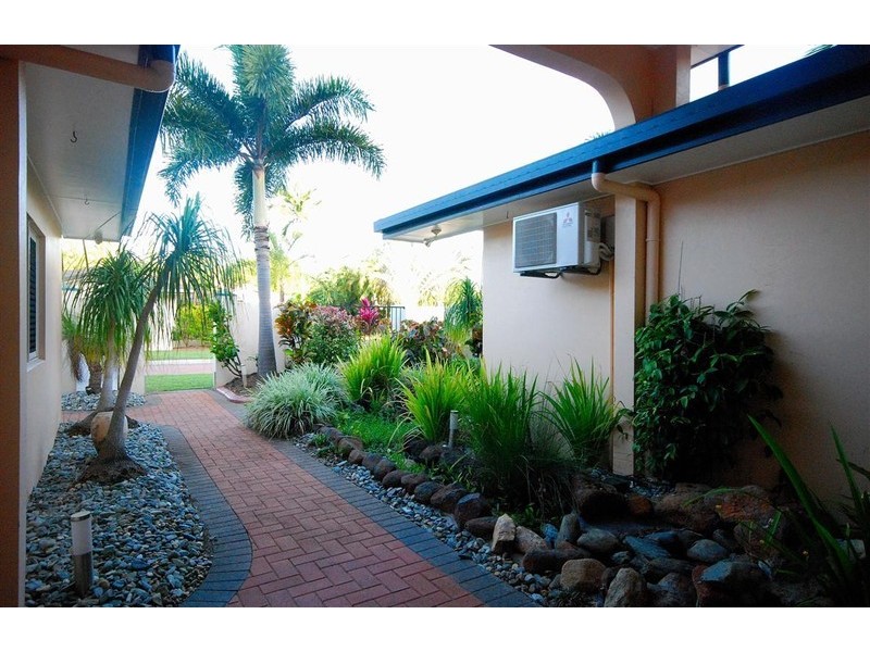 1 Whitehaven Court, Clifton Beach QLD 4879