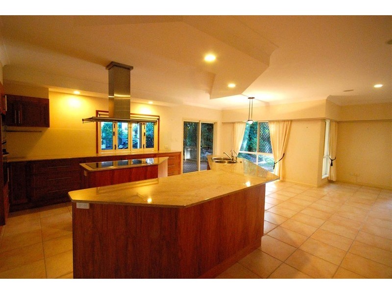 1 Whitehaven Court, Clifton Beach QLD 4879