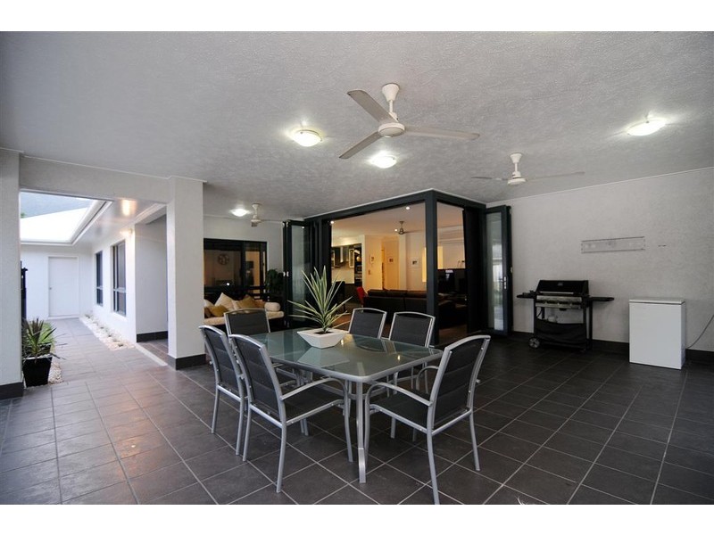33 Parkinson Avenue, Kewarra Beach QLD 4879