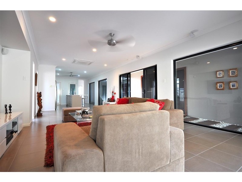 4 Saunders Court, Clifton Beach QLD 4879