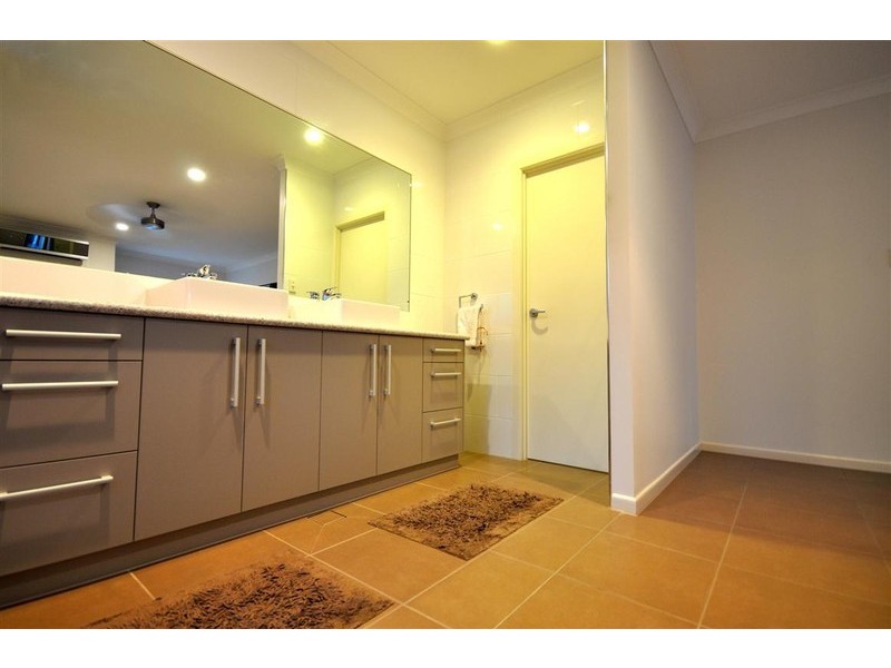 4 Saunders Court, Clifton Beach QLD 4879