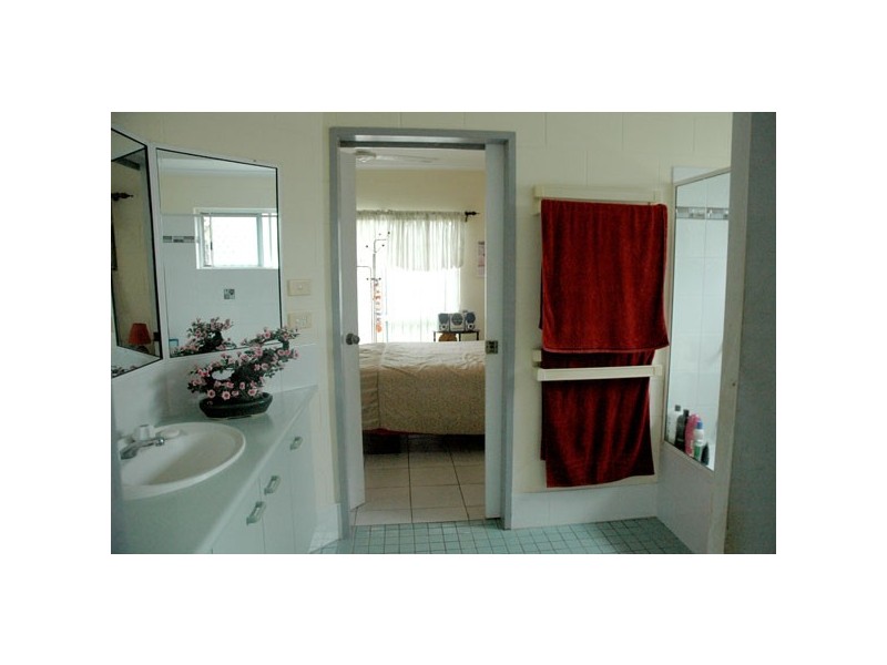 48 Robert Road, Bentley Park QLD 4869