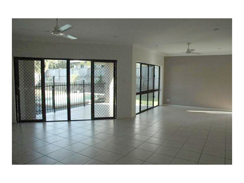 24 Seclusion Drive, Palm Cove QLD 4879