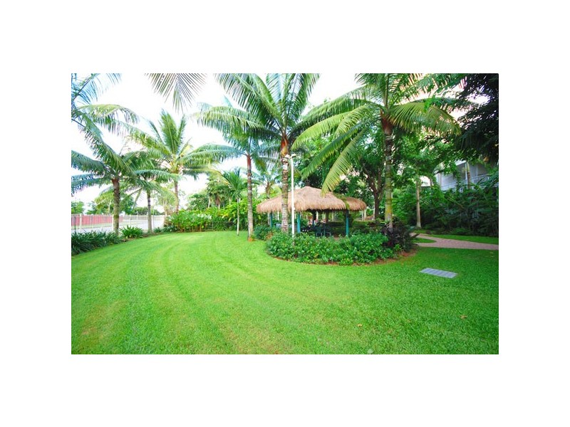 8/129-135 Oleander Street, Holloways Beach QLD 4878