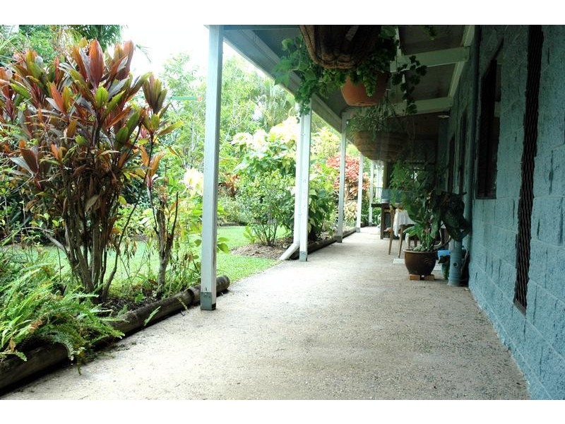 2 Escape Close, Clifton Beach QLD 4879