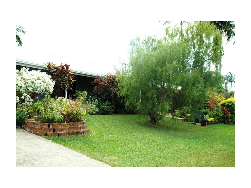 2 Escape Close, Clifton Beach QLD 4879