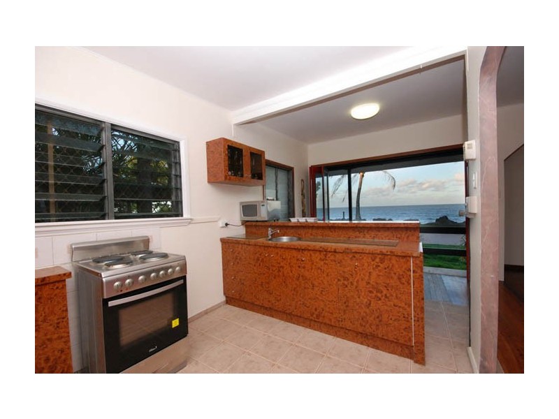 143 O’Shea Esplanade, Machans Beach QLD 4878