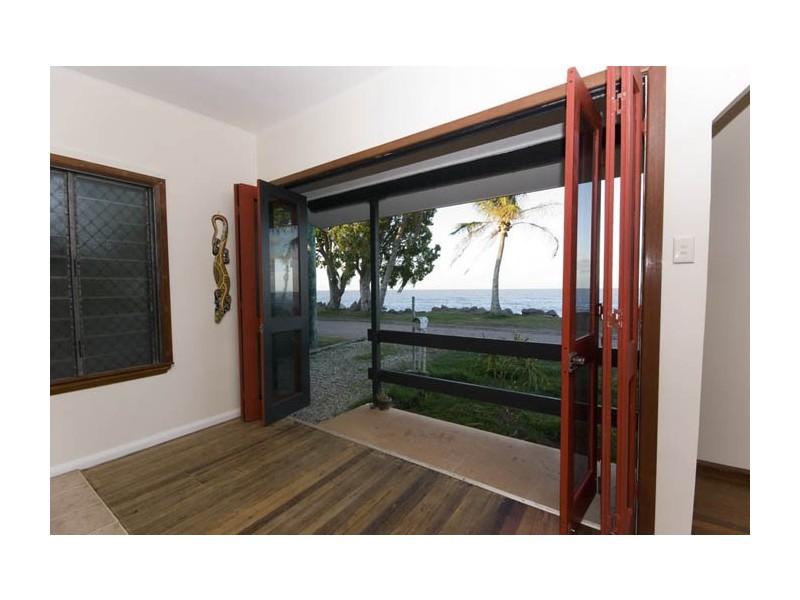 143 O’Shea Esplanade, Machans Beach QLD 4878