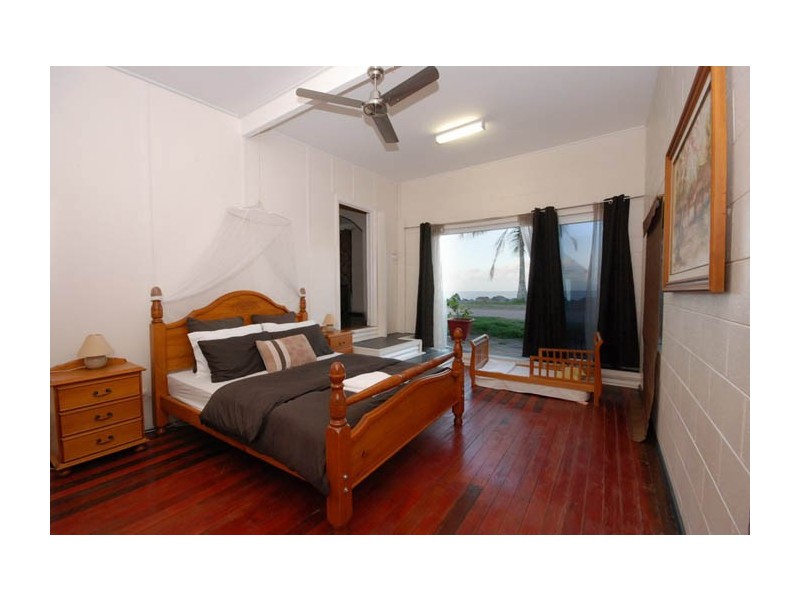 143 O’Shea Esplanade, Machans Beach QLD 4878