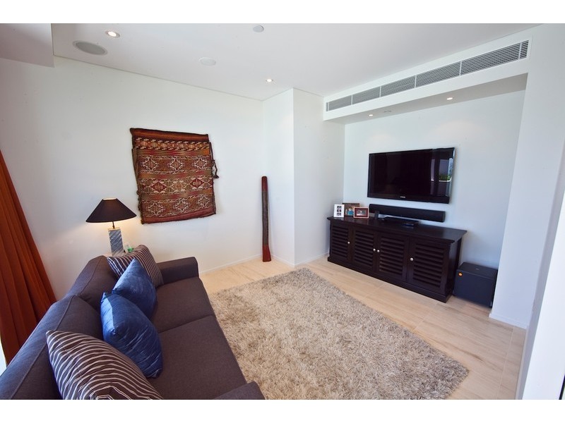 702/ 1 Douglas Street, Kirra QLD 4225