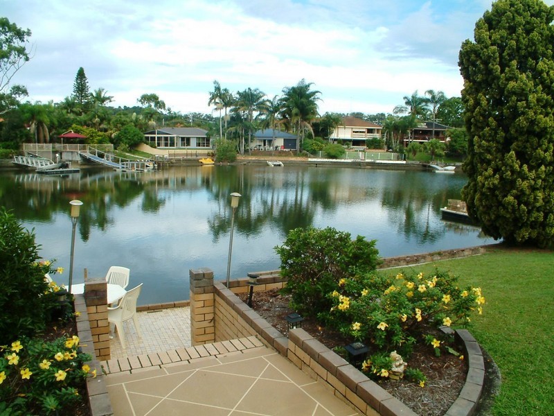 8 Headsail Court, Currumbin Waters QLD 4223