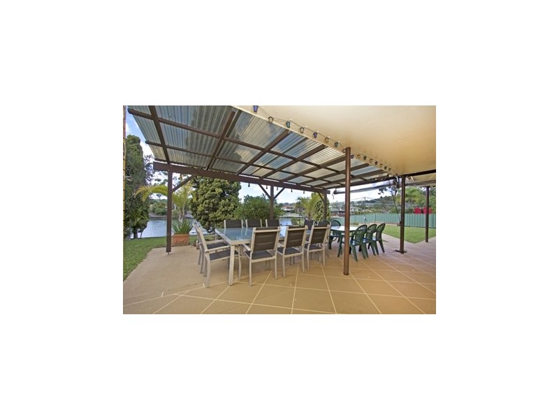 8 Headsail Court, Currumbin Waters QLD 4223