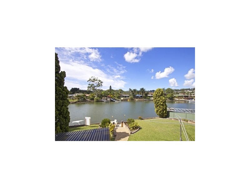 8 Headsail Court, Currumbin Waters QLD 4223
