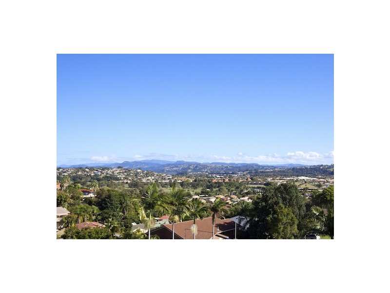 2 St Andrews Way, Banora Point NSW 2486