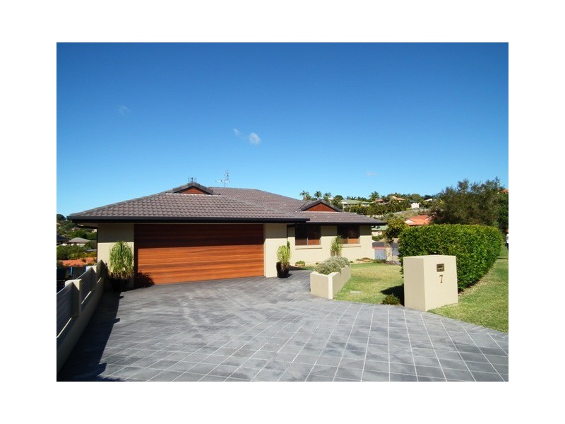 7 Comenara Crescent, Banora Point NSW 2486