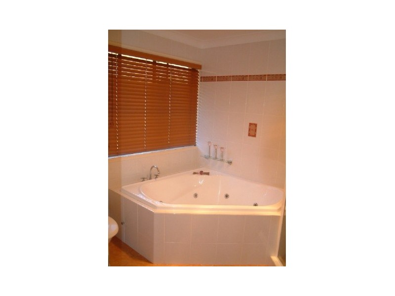 7 Comenara Crescent, Banora Point NSW 2486