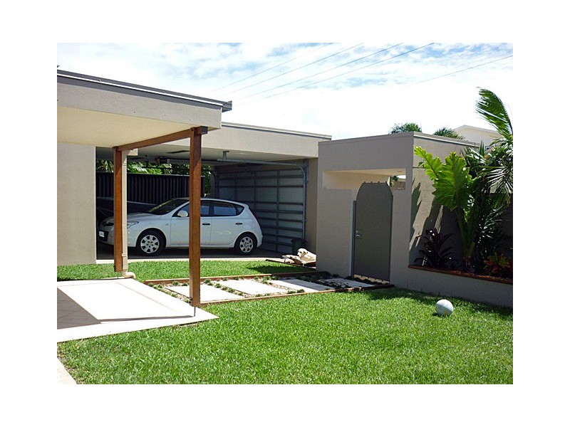 Broadbeach Waters QLD 4218