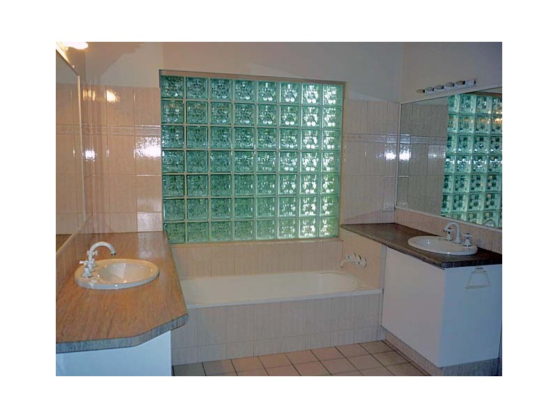 Clear Island Waters QLD 4226