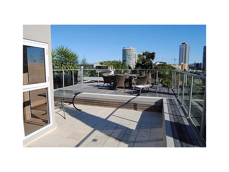 42 Tedder Avenue, Main Beach QLD 4217