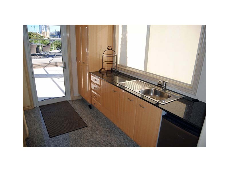 42 Tedder Avenue, Main Beach QLD 4217