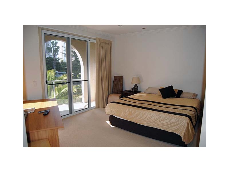 42 Tedder Avenue, Main Beach QLD 4217