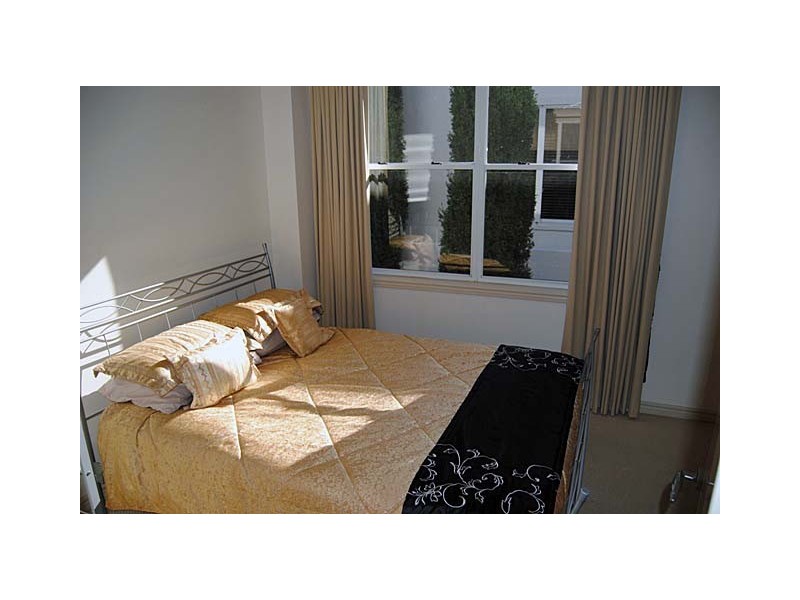 42 Tedder Avenue, Main Beach QLD 4217