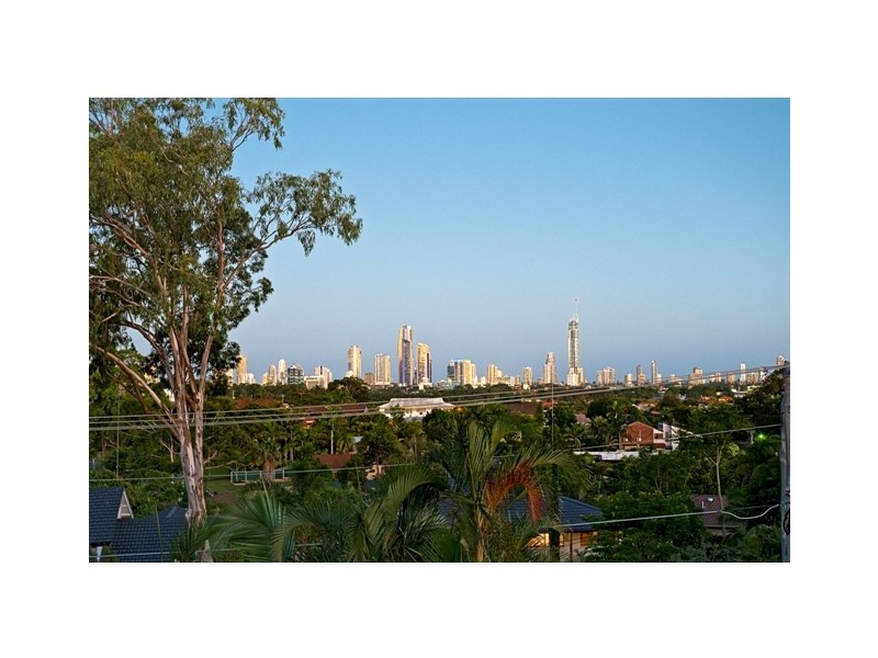 28 Tambourah Drive, Benowa QLD 4217