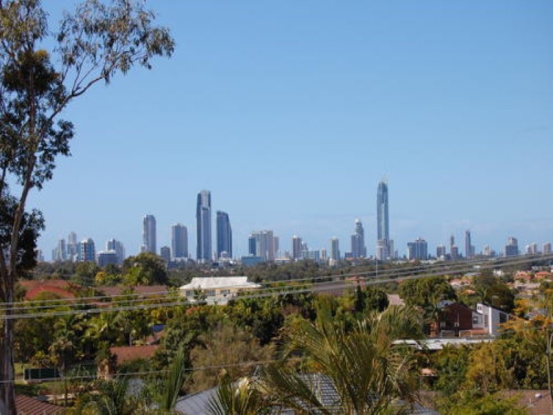 28 Tambourah Drive, Benowa QLD 4217