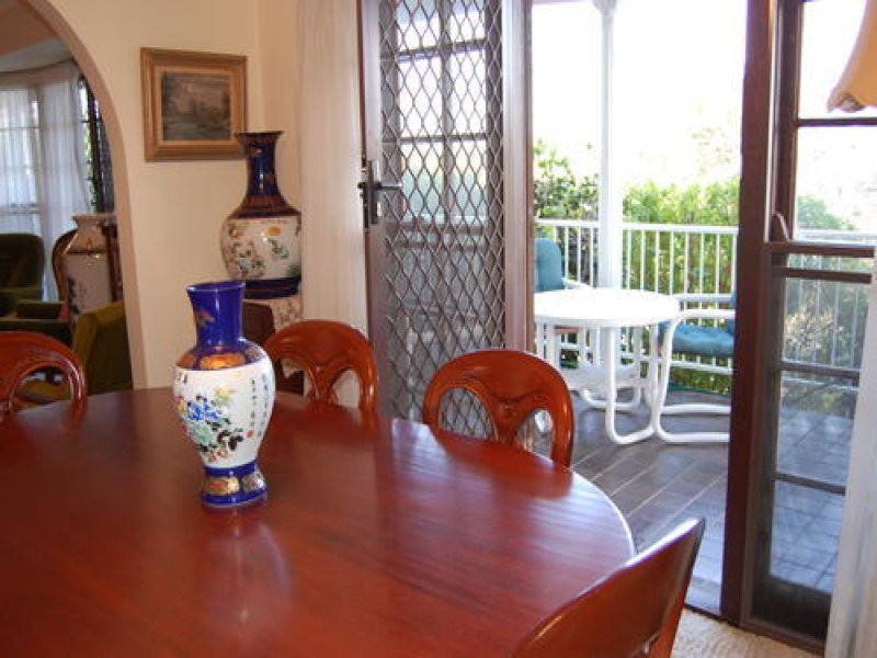 28 Tambourah Drive, Benowa QLD 4217