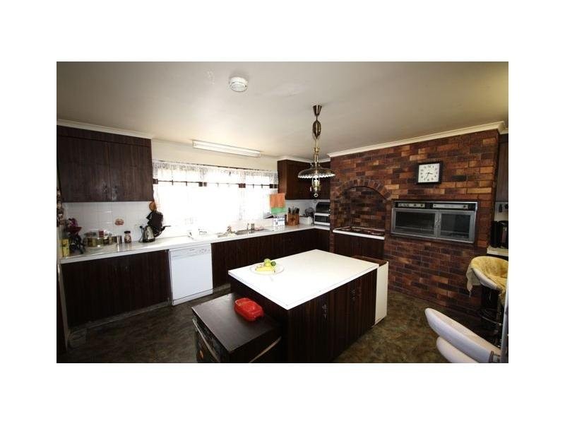 28 Tambourah Drive, Benowa QLD 4217