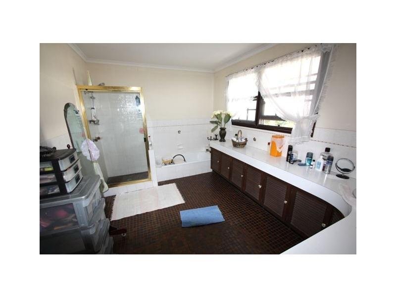 28 Tambourah Drive, Benowa QLD 4217