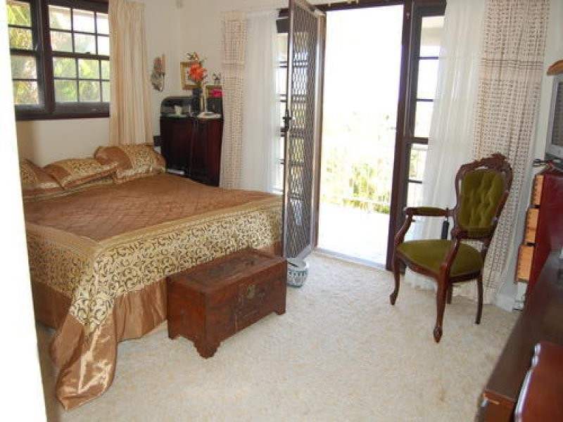 28 Tambourah Drive, Benowa QLD 4217