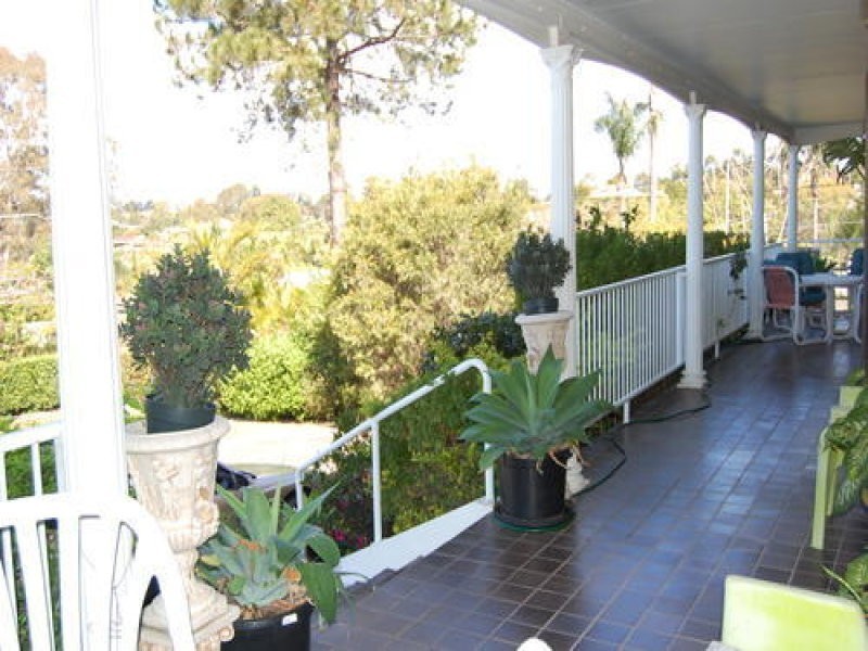 28 Tambourah Drive, Benowa QLD 4217