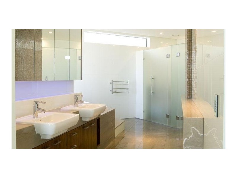 1 Enderley Avenue, Surfers Paradise QLD 4217